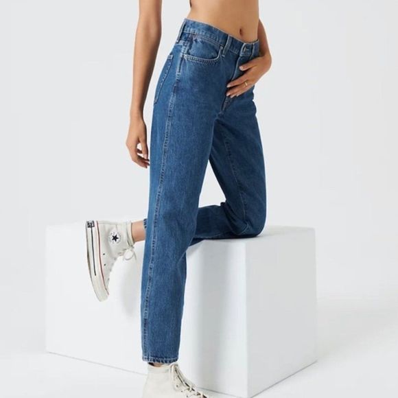 Aritzia Denim - Aritzia Sunday Best High Waisted Straight Leg Mom Jeans Blue 28
